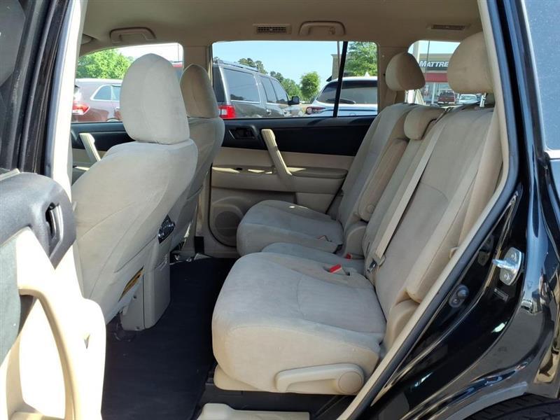 Toyota Highlander Base 4WD 2011