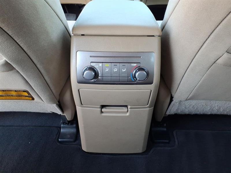 Toyota Highlander Base 4WD 2011