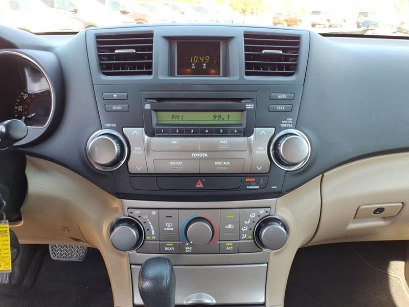 Toyota Highlander Base 4WD 2011