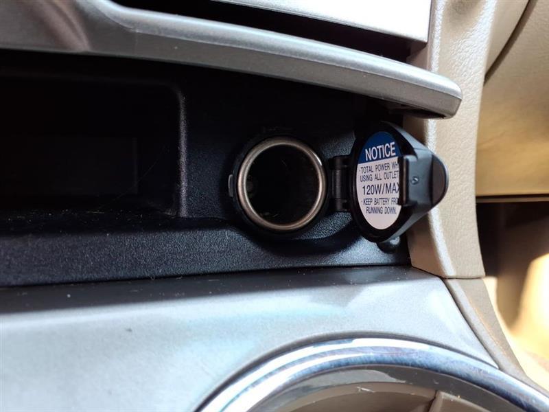 Toyota Highlander Base 4WD 2011