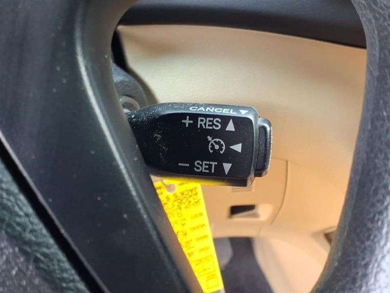 Toyota Highlander Base 4WD 2011