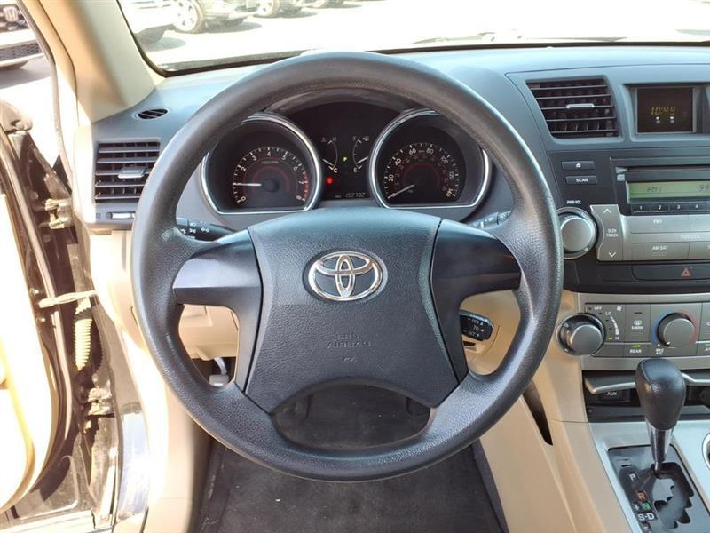 Toyota Highlander Base 4WD 2011