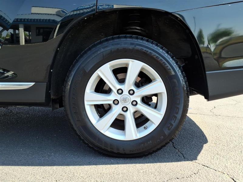 Toyota Highlander Base 4WD 2011