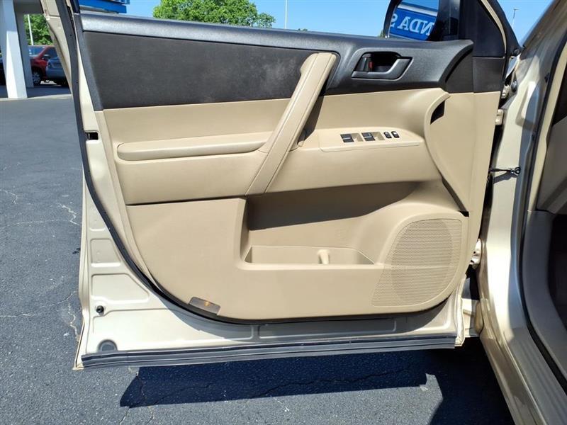 Toyota Highlander Base 2WD 2009