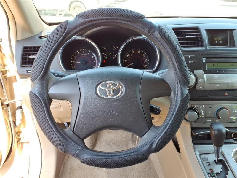 Toyota Highlander Base 2WD 2009