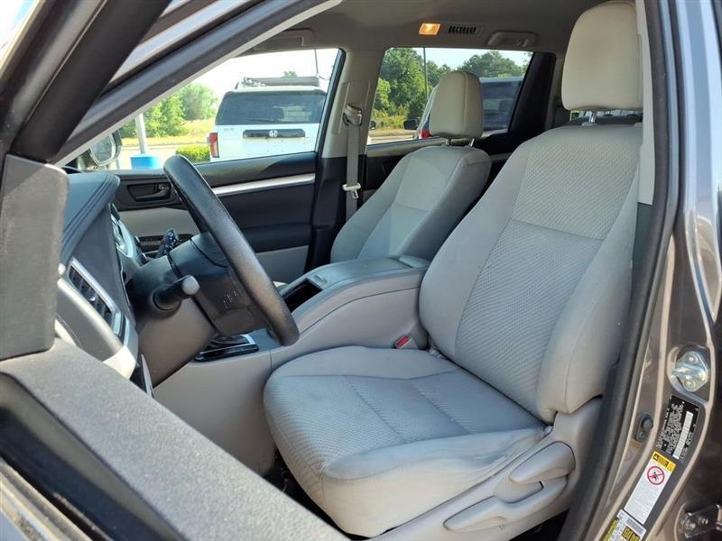 Toyota Highlander LE AWD V6 2014