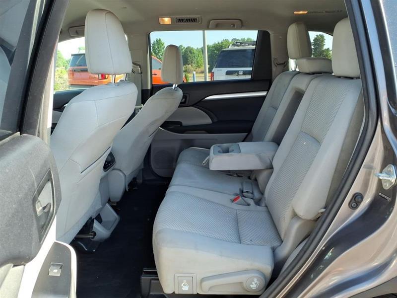 Toyota Highlander LE AWD V6 2014