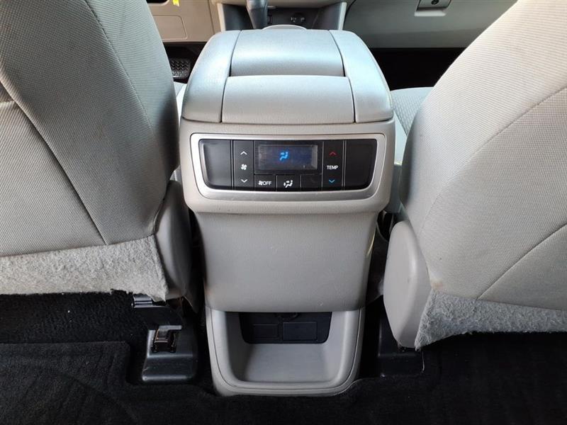 Toyota Highlander LE AWD V6 2014