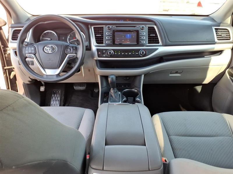 Toyota Highlander LE AWD V6 2014