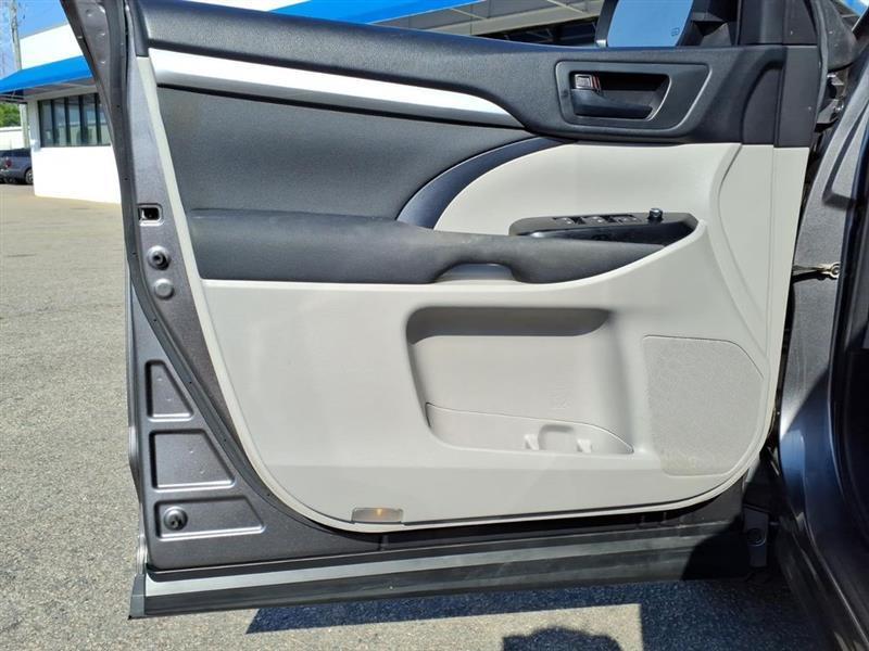 Toyota Highlander LE AWD V6 2014