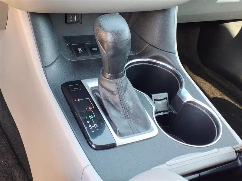 Toyota Highlander LE AWD V6 2014