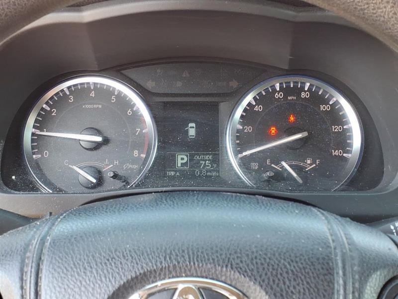 Toyota Highlander LE AWD V6 2014