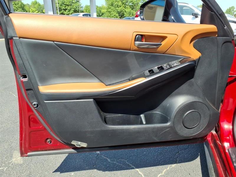 Lexus IS 300 RWD 2021