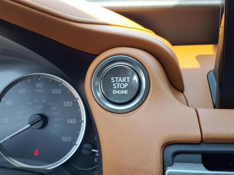 Lexus IS 300 RWD 2021