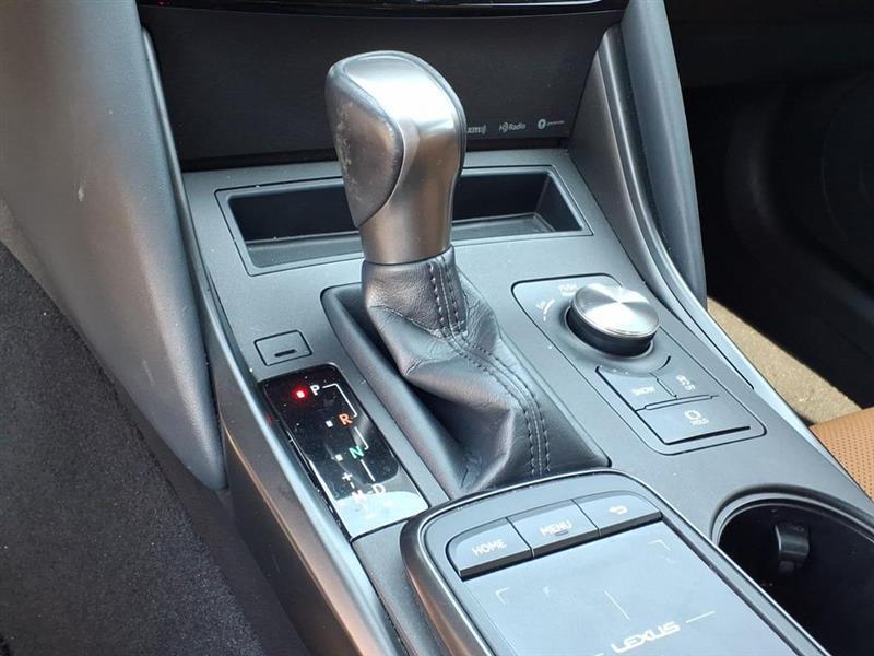 Lexus IS 300 RWD 2021