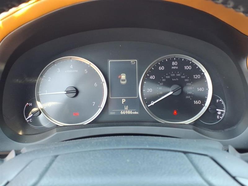 Lexus IS 300 RWD 2021