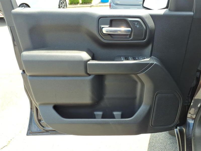 Chevrolet Silverado 1500 Custom Crew Cab 4WD 2023
