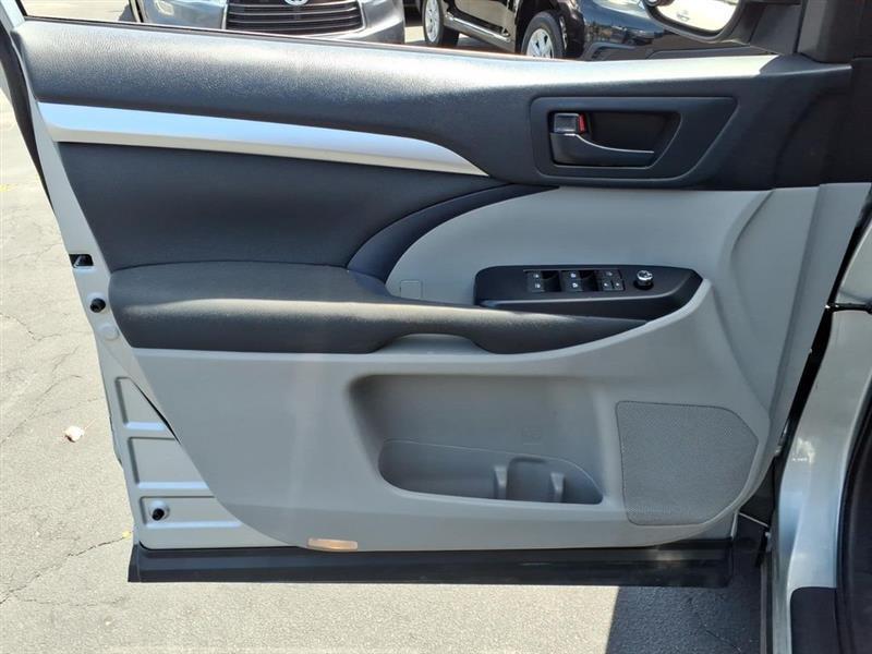 Toyota Highlander LE Plus AWD V6 2019