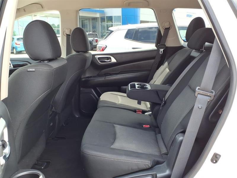Nissan Pathfinder S 2020