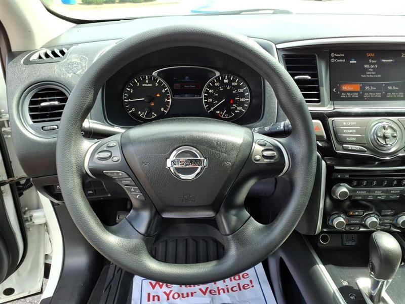 Nissan Pathfinder S 2020