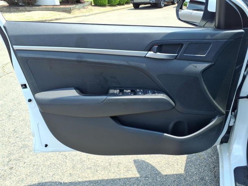 Hyundai Elantra SE 6M 2019
