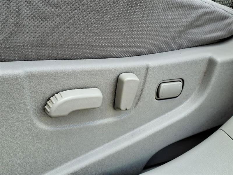 Nissan Rogue SV FWD 2013