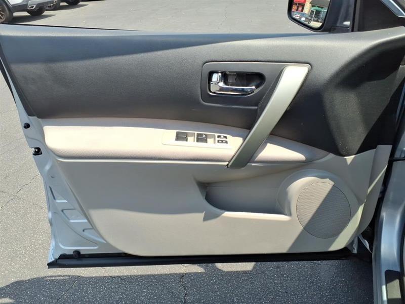 Nissan Rogue SV FWD 2013