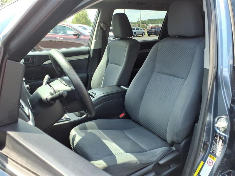 Toyota Highlander LE FWD I4 2015