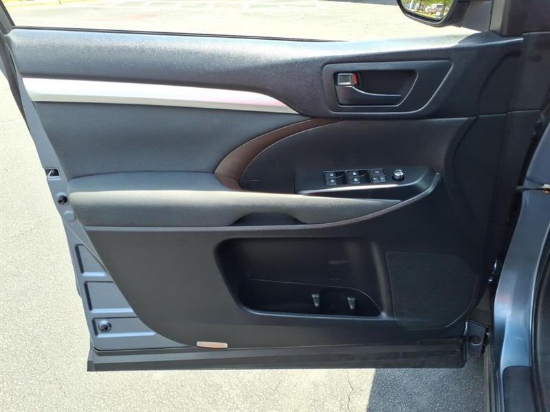 Toyota Highlander LE FWD I4 2015