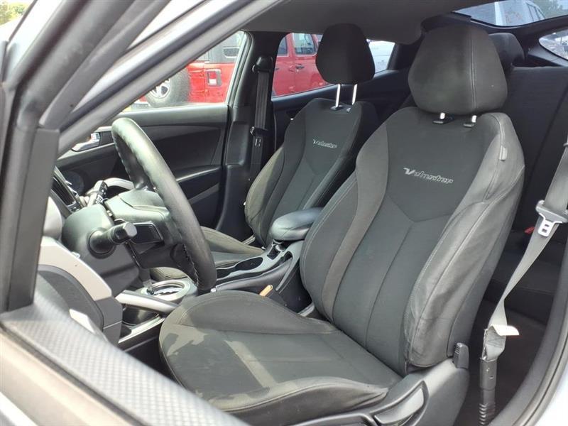 Hyundai Veloster Base 6MT 2016