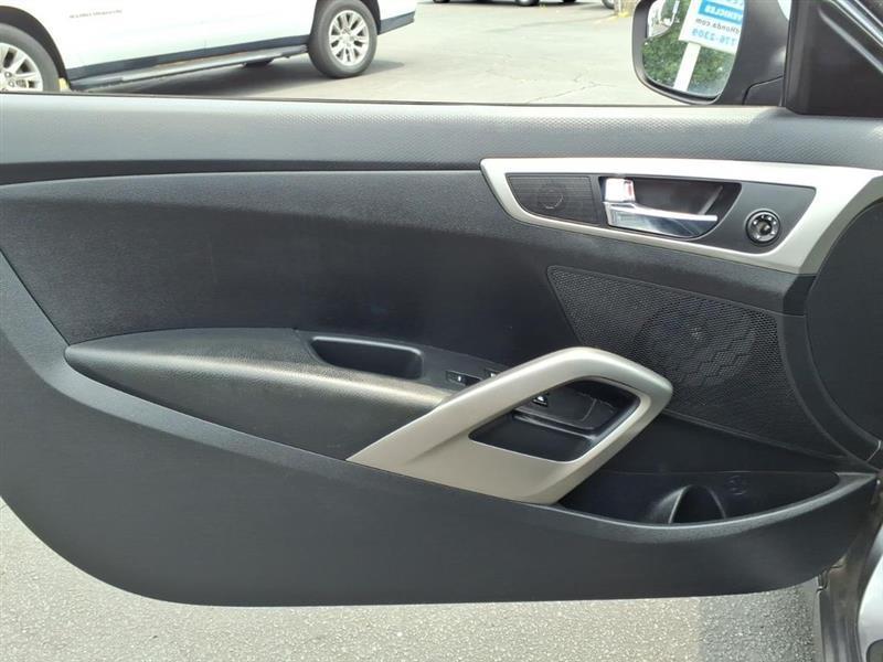 Hyundai Veloster Base 6MT 2016