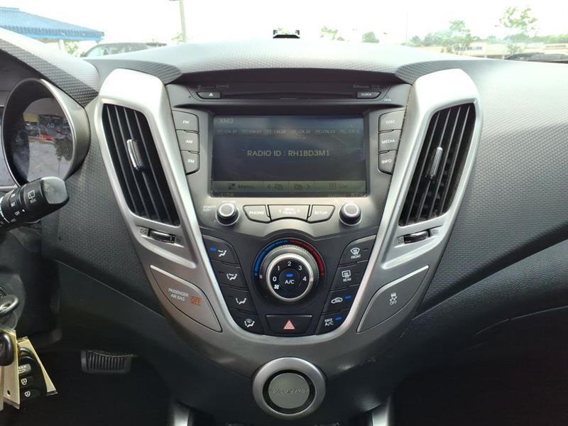 Hyundai Veloster Base 6MT 2016