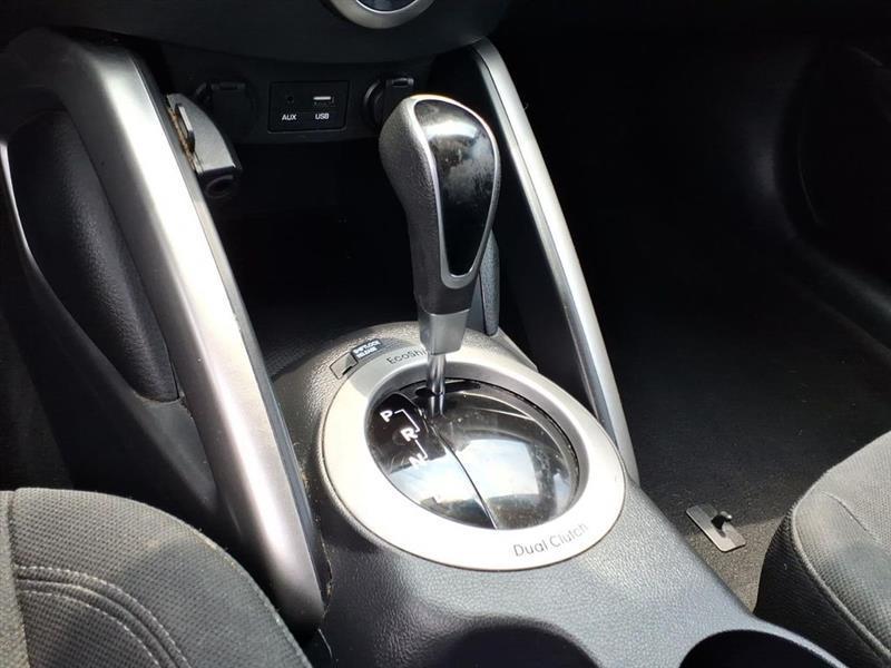 Hyundai Veloster Base 6MT 2016