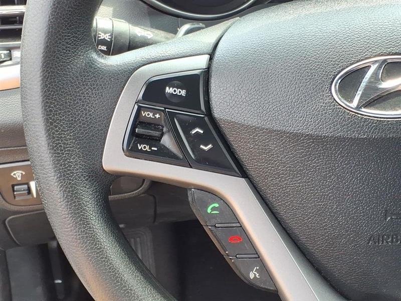 Hyundai Veloster Base 6MT 2016