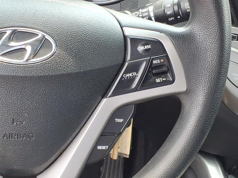Hyundai Veloster Base 6MT 2016