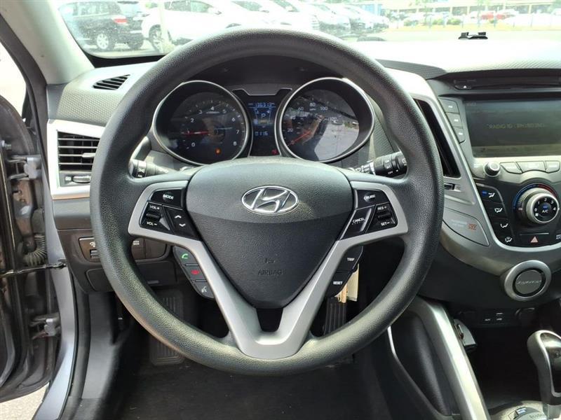 Hyundai Veloster Base 6MT 2016