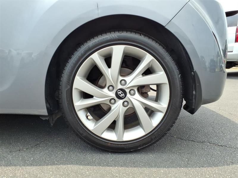 Hyundai Veloster Base 6MT 2016