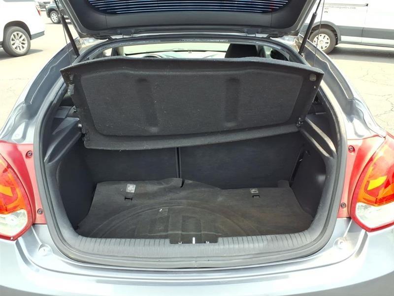 Hyundai Veloster Base 6MT 2016