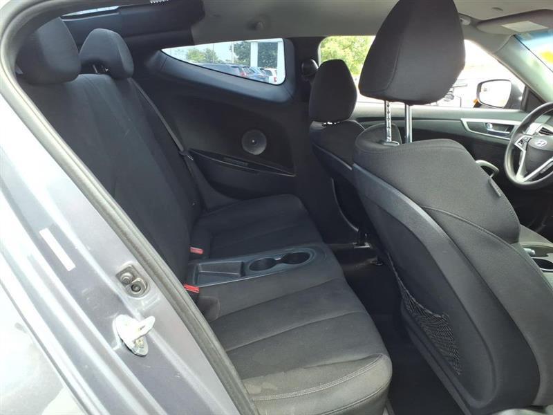 Hyundai Veloster Base 6MT 2016