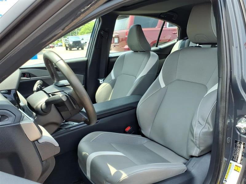 Toyota Camry Hybrid XLE 2025