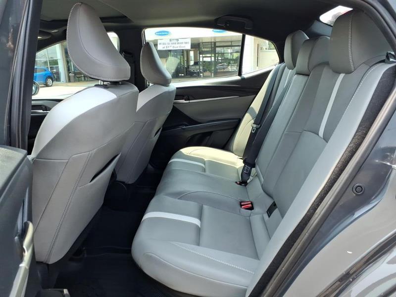 Toyota Camry Hybrid XLE 2025
