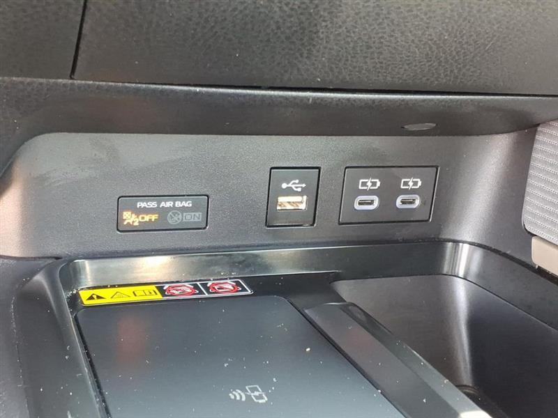Toyota Camry Hybrid XLE 2025