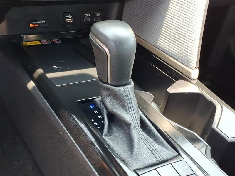 Toyota Camry Hybrid XLE 2025