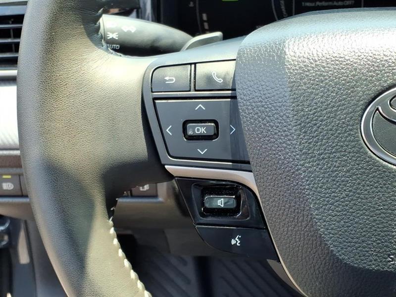 Toyota Camry Hybrid XLE 2025