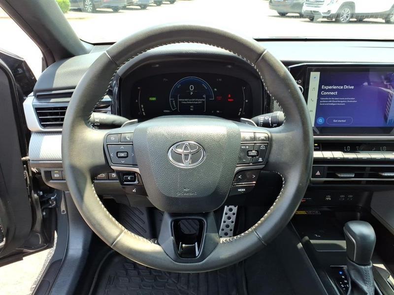 Toyota Camry Hybrid XLE 2025
