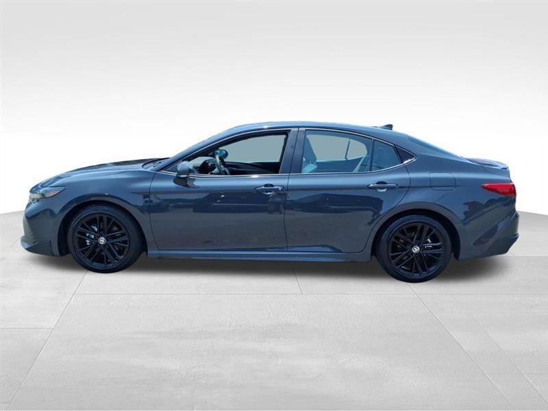 Toyota Camry Hybrid XLE 2025