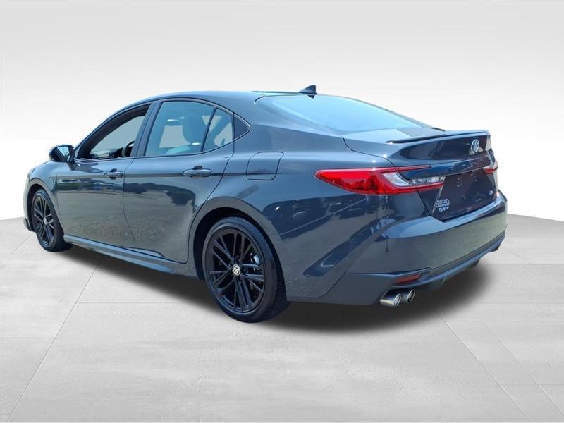 Toyota Camry Hybrid XLE 2025