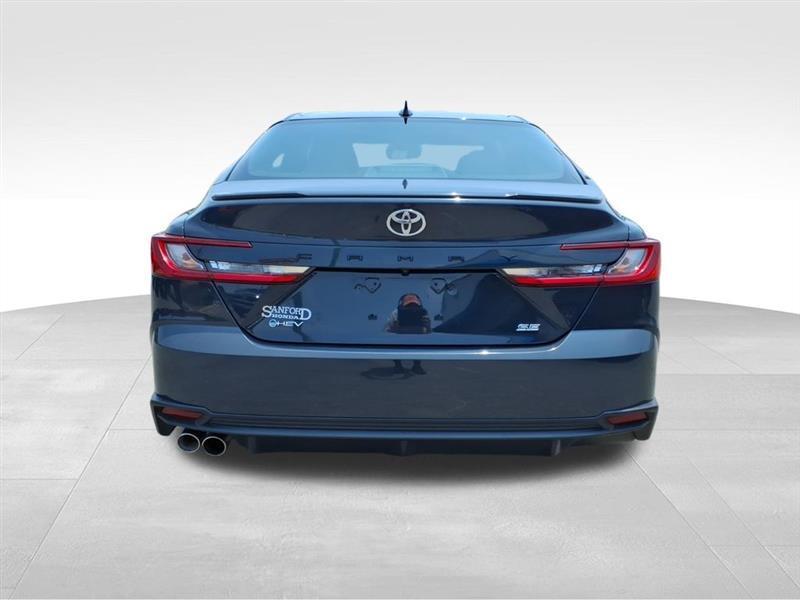 Toyota Camry Hybrid XLE 2025
