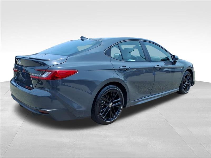 Toyota Camry Hybrid XLE 2025