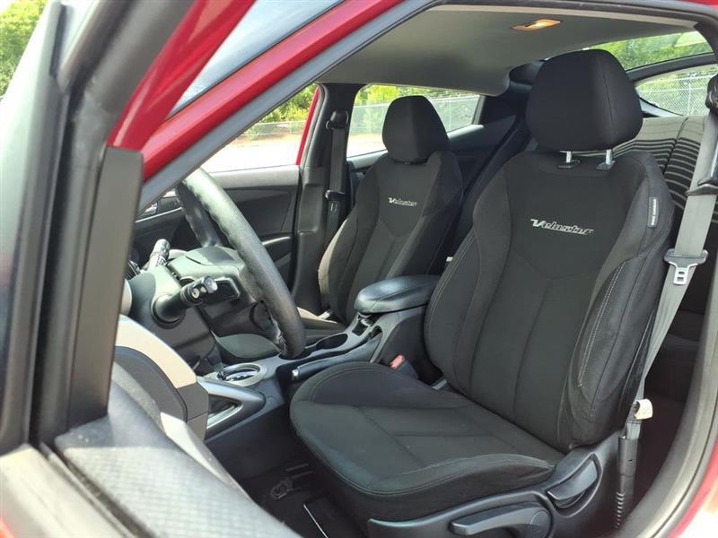 Hyundai Veloster Base 2013